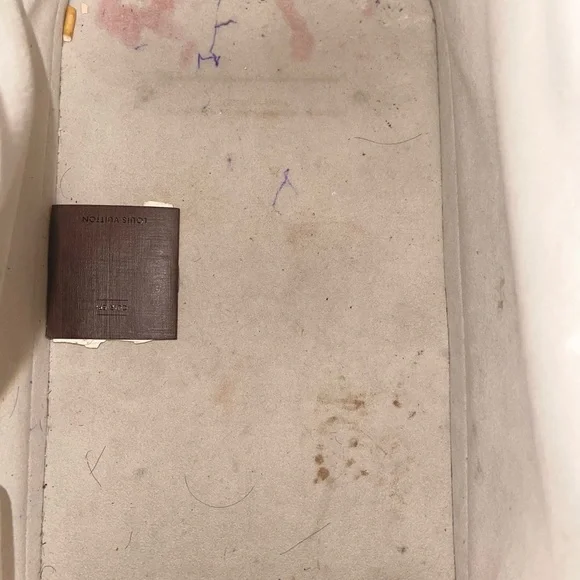 Authentic Louis Vuitton Alma Epi - Picture 4 of 8